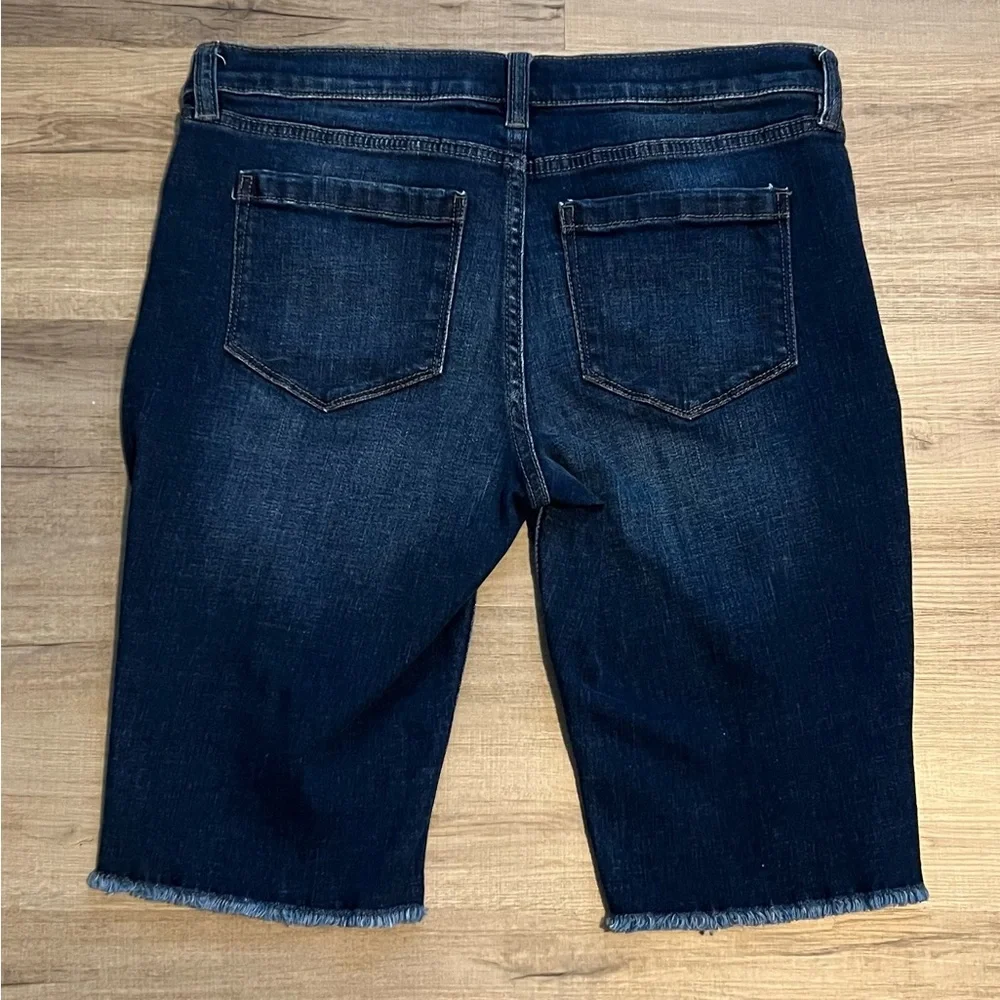 Soho Women's Dark Blue Denim Shorts size 0 Bermuda 30” waist 11” inseam